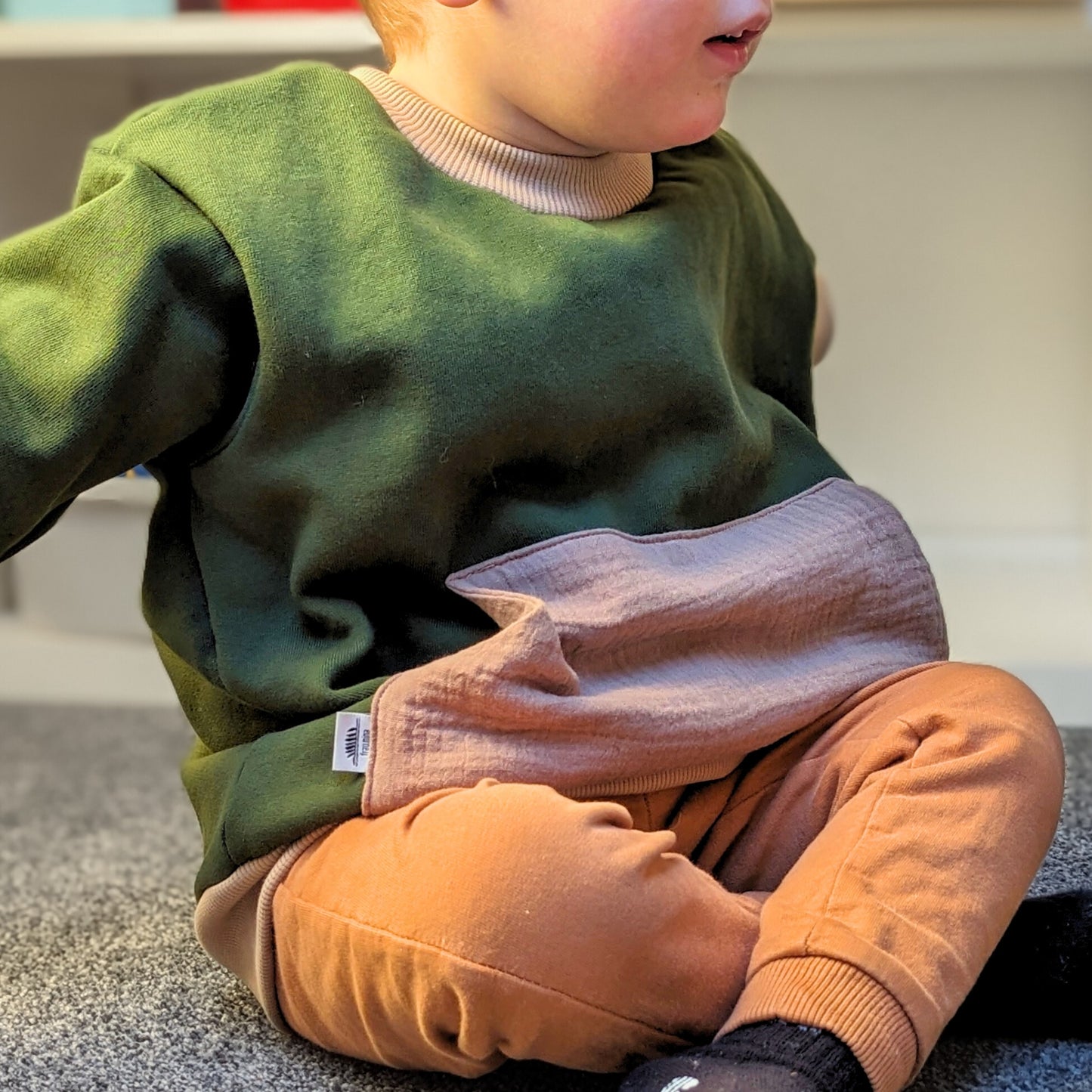 Grüner Colorblock Pullover aus Bio Baumwolle