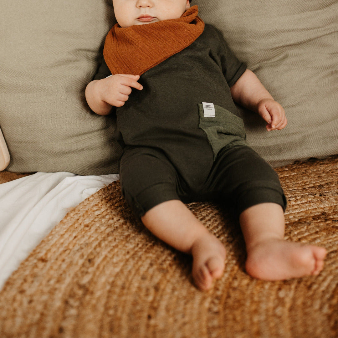 Geschlechtsneutrale Babykleidung: Einteiler von Frau.Mina